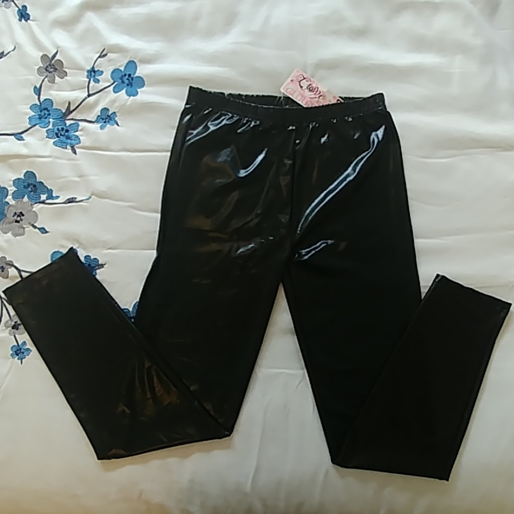 NWT leather faux legging! Thin & comfortable.